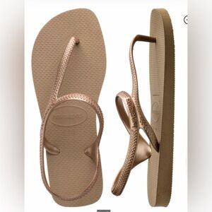 NEW Havaianas Size 6 (Gold)